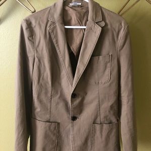 Sports light brown blazer.